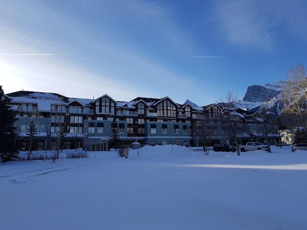 Sunset Resorts Canmore And Spa Экстерьер фото