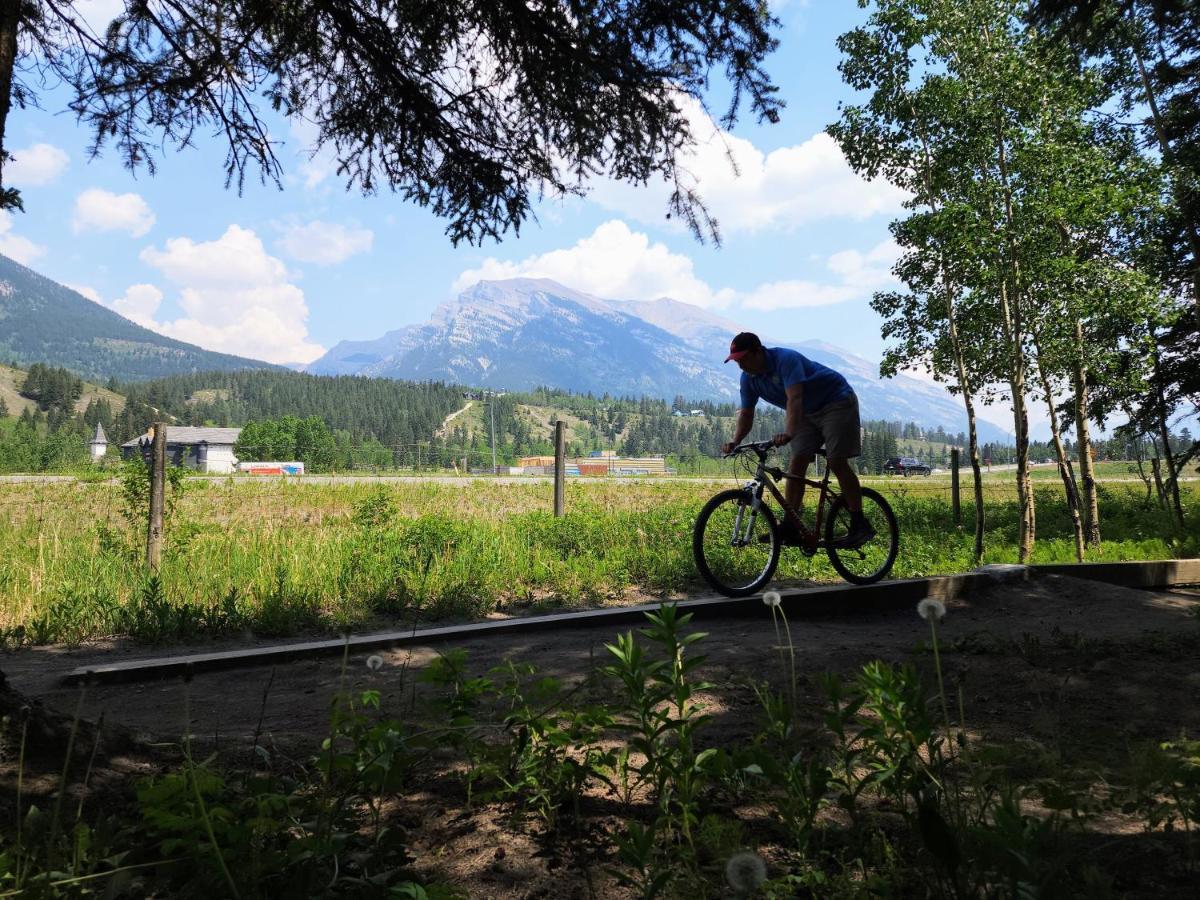 Sunset Resorts Canmore And Spa Экстерьер фото