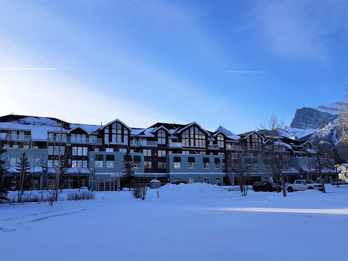 Sunset Resorts Canmore And Spa Экстерьер фото