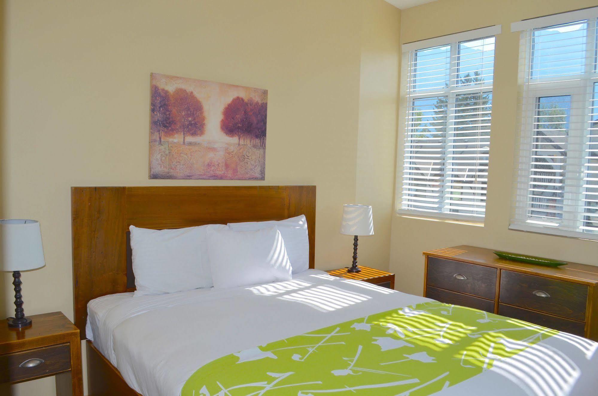 Sunset Resorts Canmore And Spa Экстерьер фото