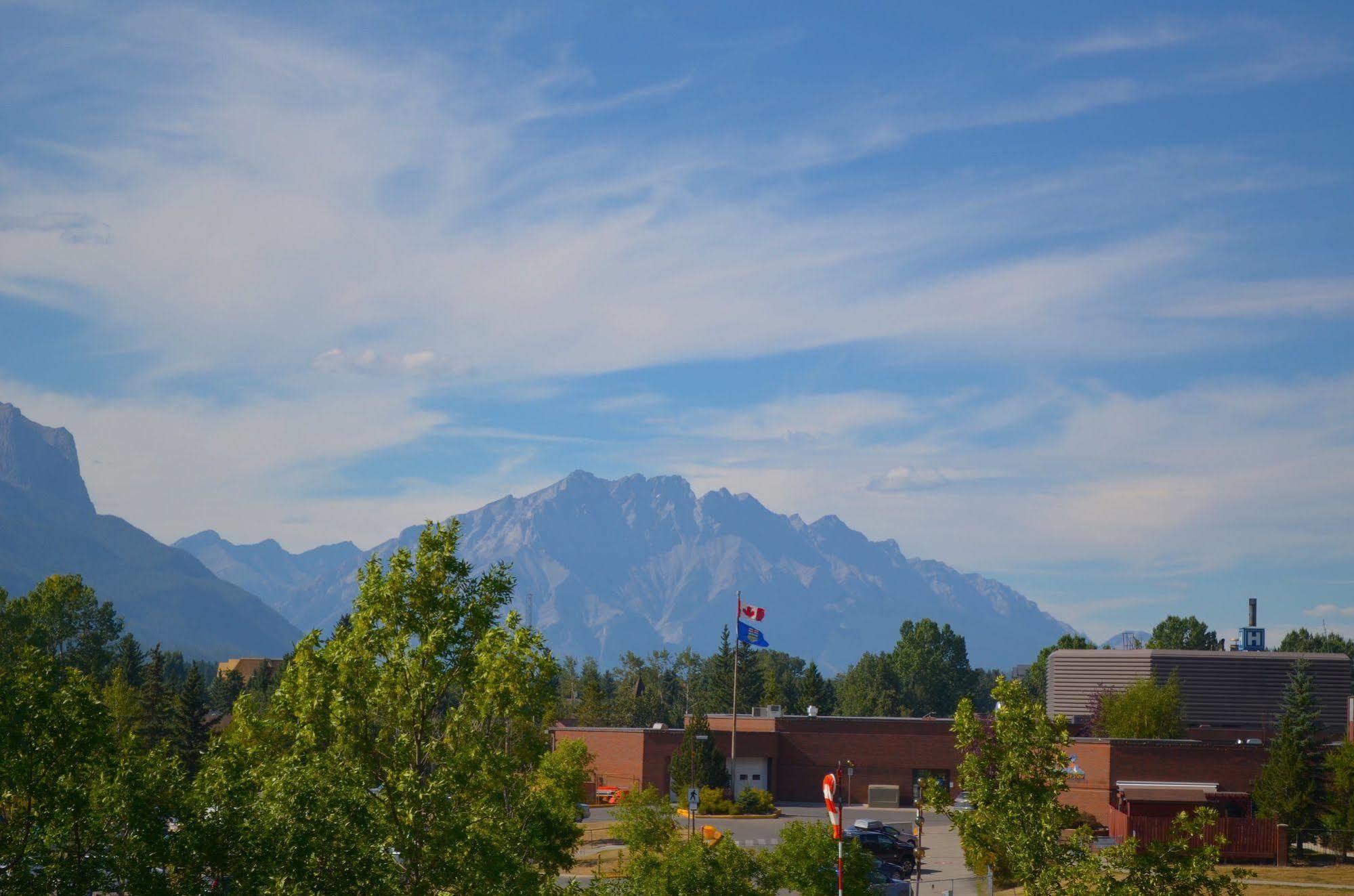 Sunset Resorts Canmore And Spa Экстерьер фото